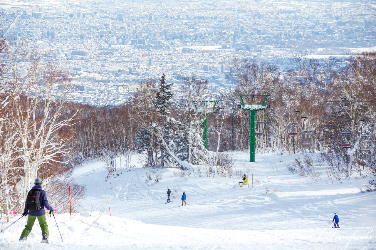 サッポロテイネ　これが北海道の冬。気温-11℃、澄んだ青空の下、パウダースノーが舞う天空のゲレンデ！